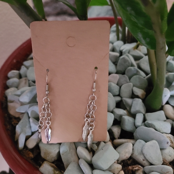 Chain feather earrings - Picture 3 of 3